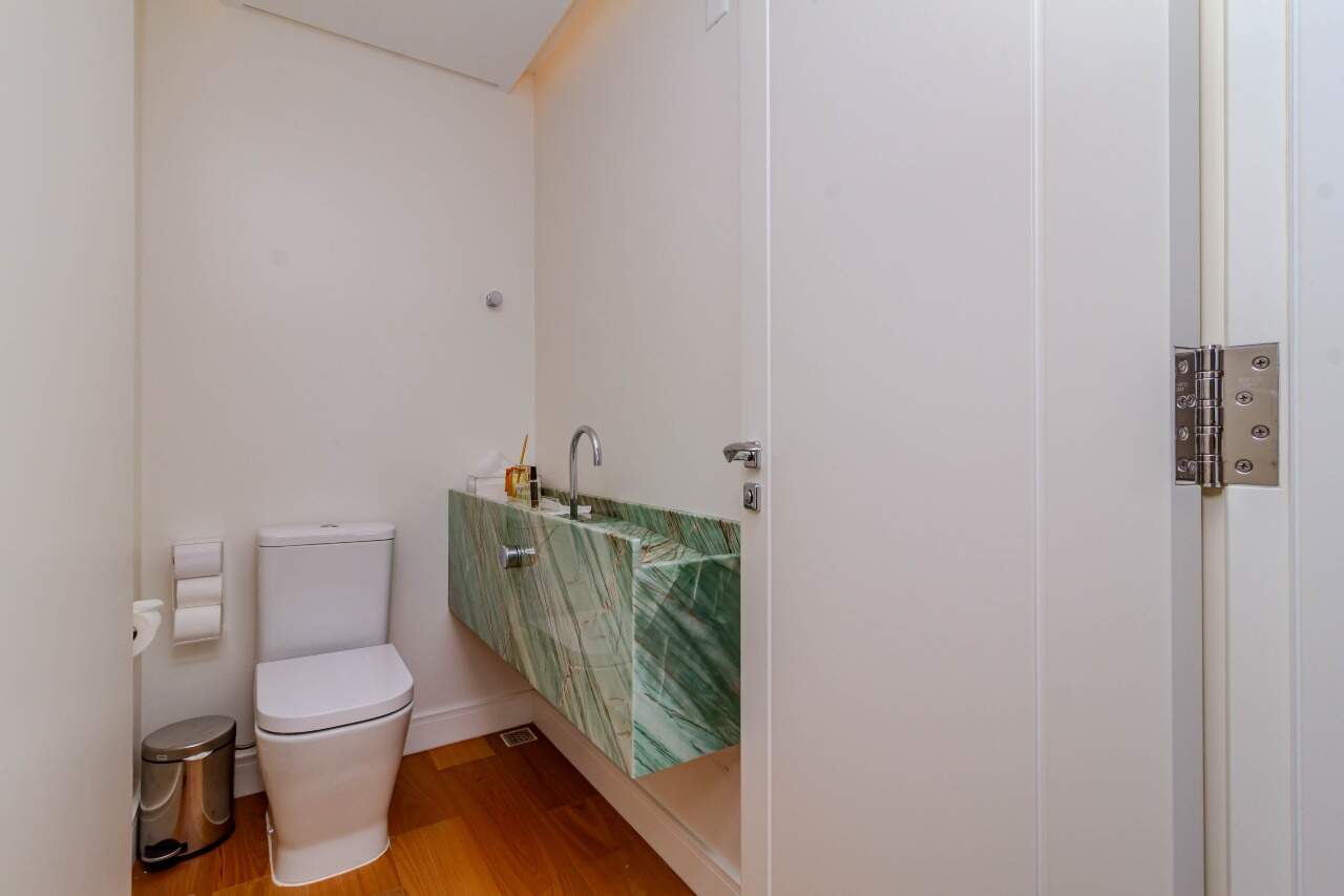 Apartamento à venda no Pioneiros: 