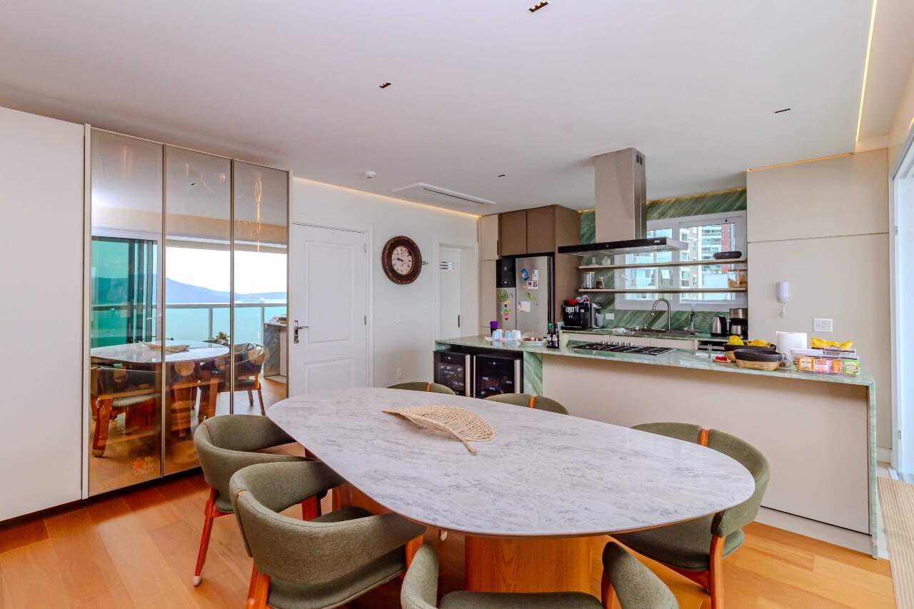 Apartamento à venda no Pioneiros: 