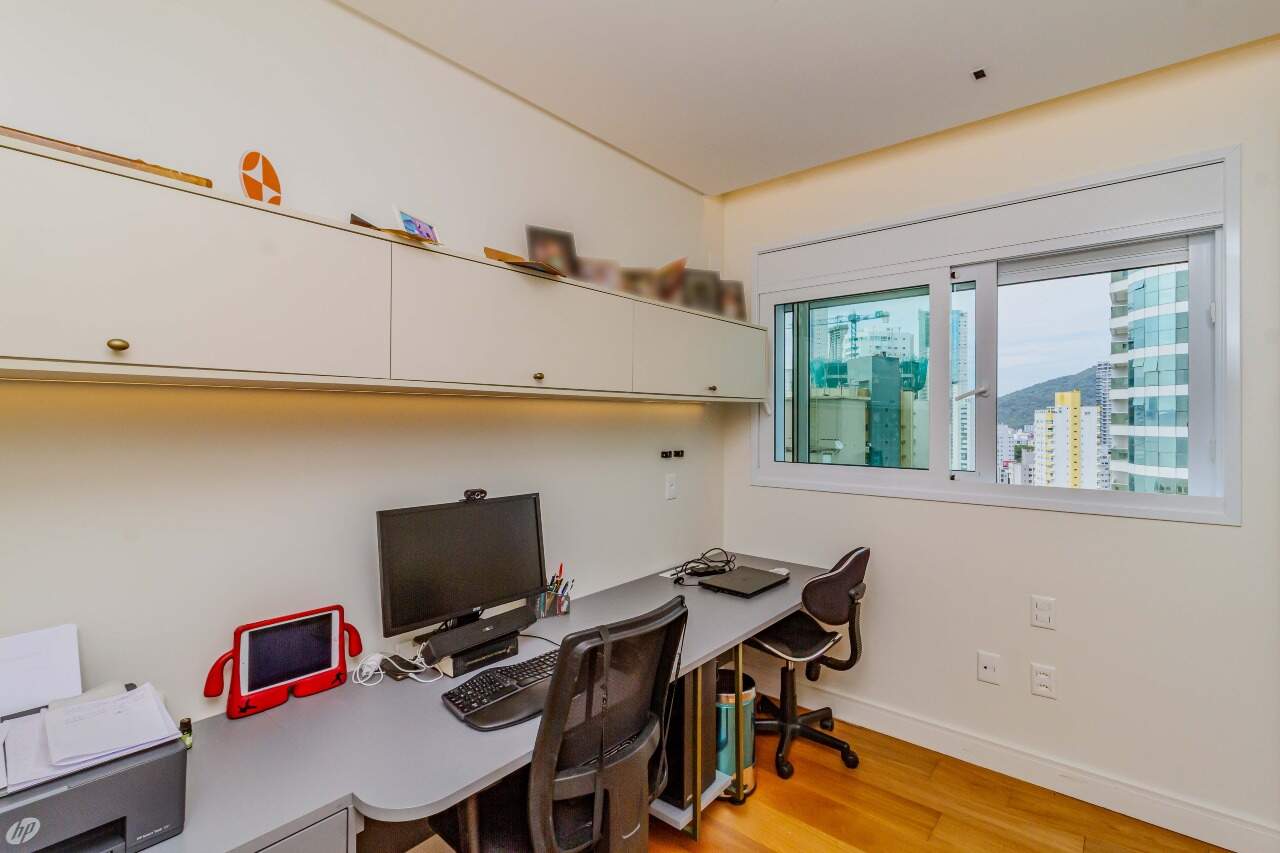 Apartamento à venda no Pioneiros: 