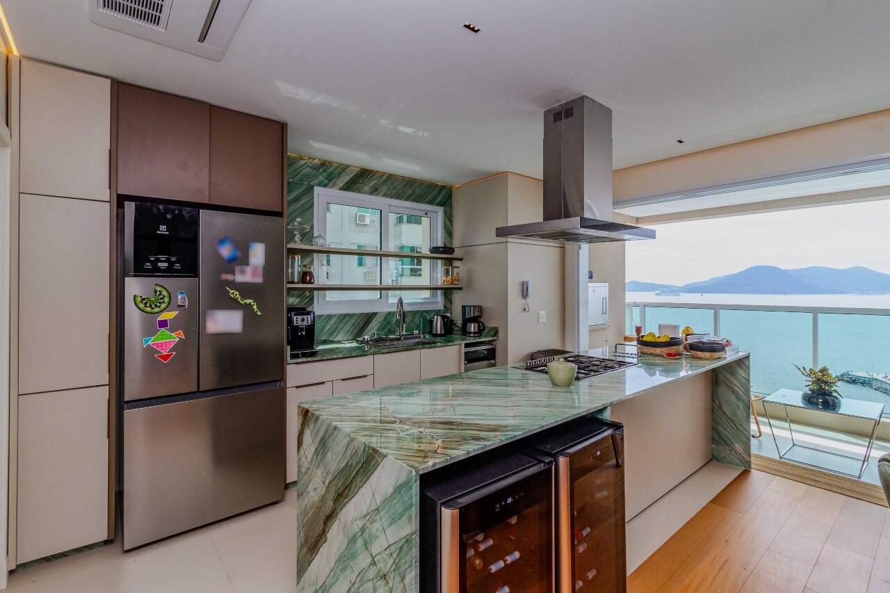 Apartamento à venda no Pioneiros: 