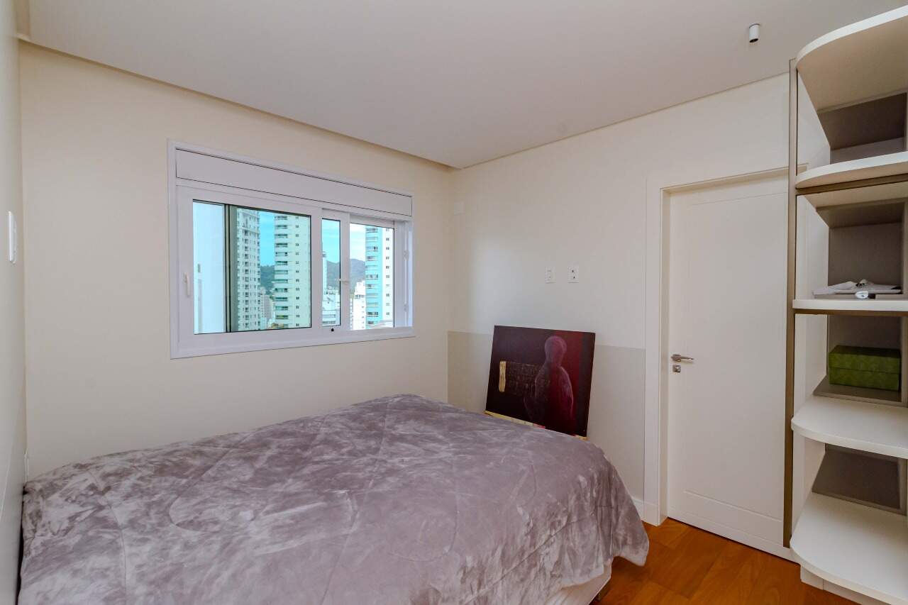 Apartamento à venda no Pioneiros: 