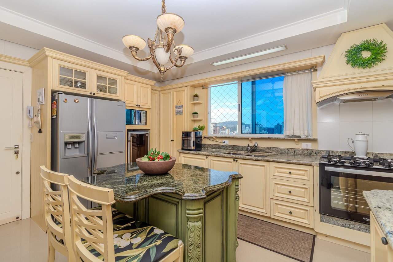 Apartamento de 3 quartos, 252m² no bairro Centro, em Balneário Camboriú | Eu Corretor