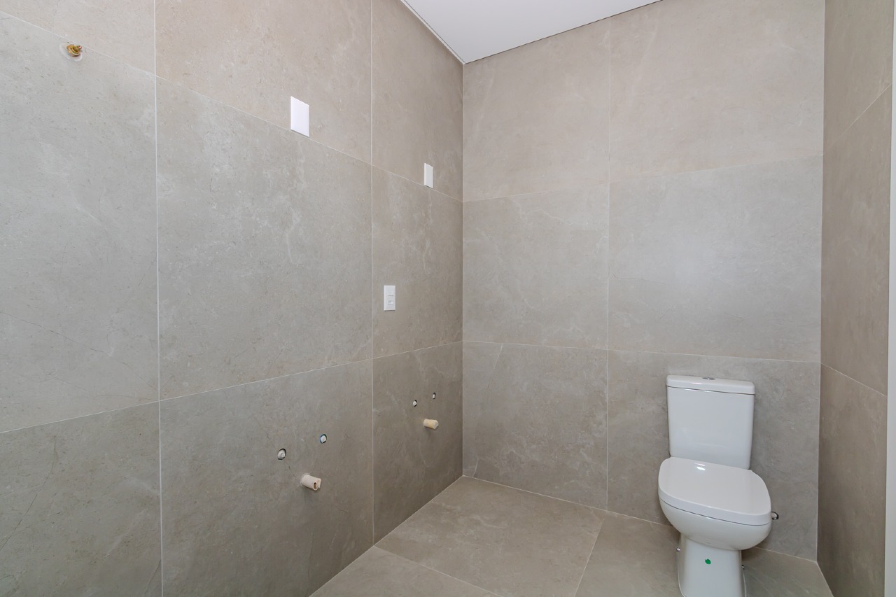 Cobertura à venda no Pioneiros: 