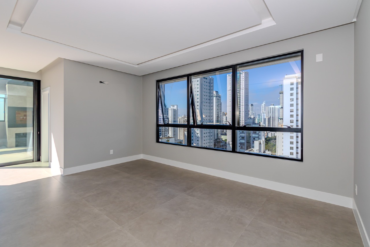 Cobertura à venda no Pioneiros: 