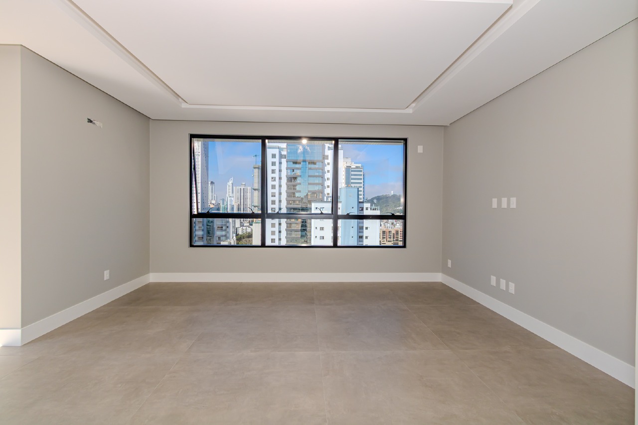 Cobertura à venda no Pioneiros: 