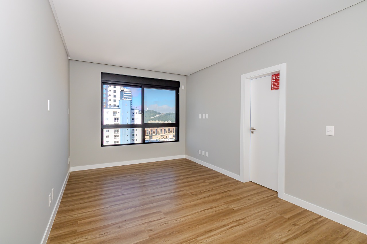 Cobertura à venda no Pioneiros: 