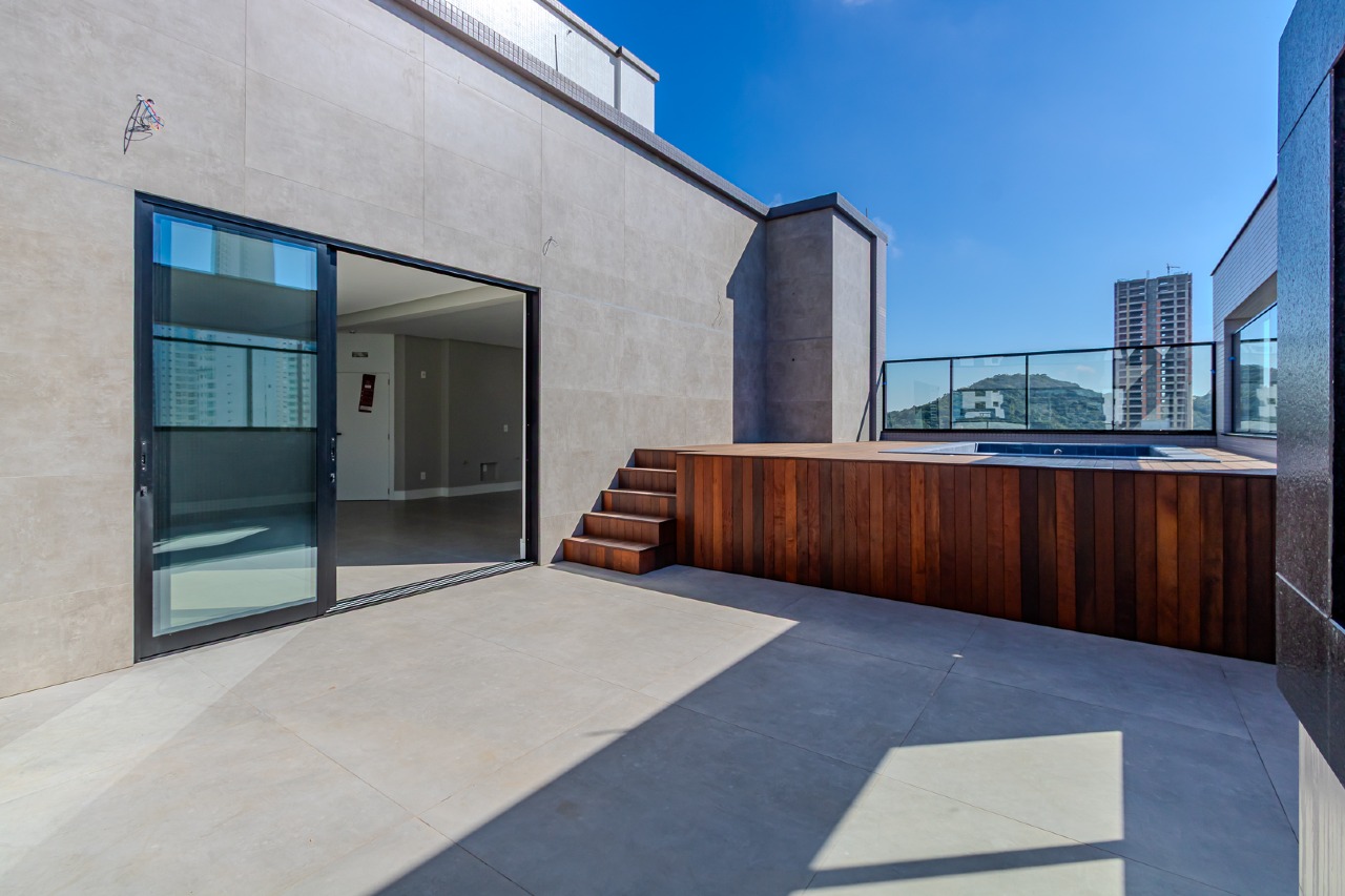 Cobertura à venda no Pioneiros: 