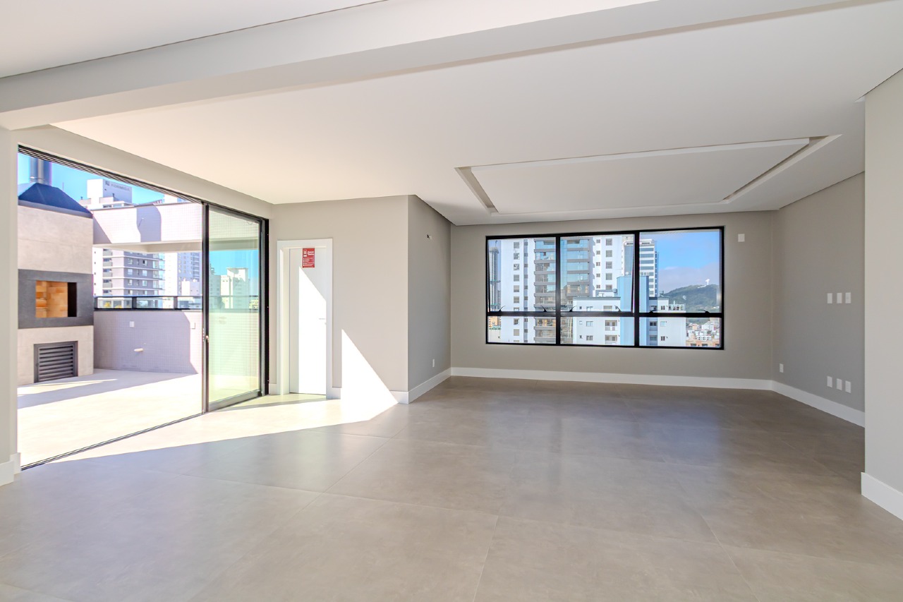 Cobertura à venda no Pioneiros: 