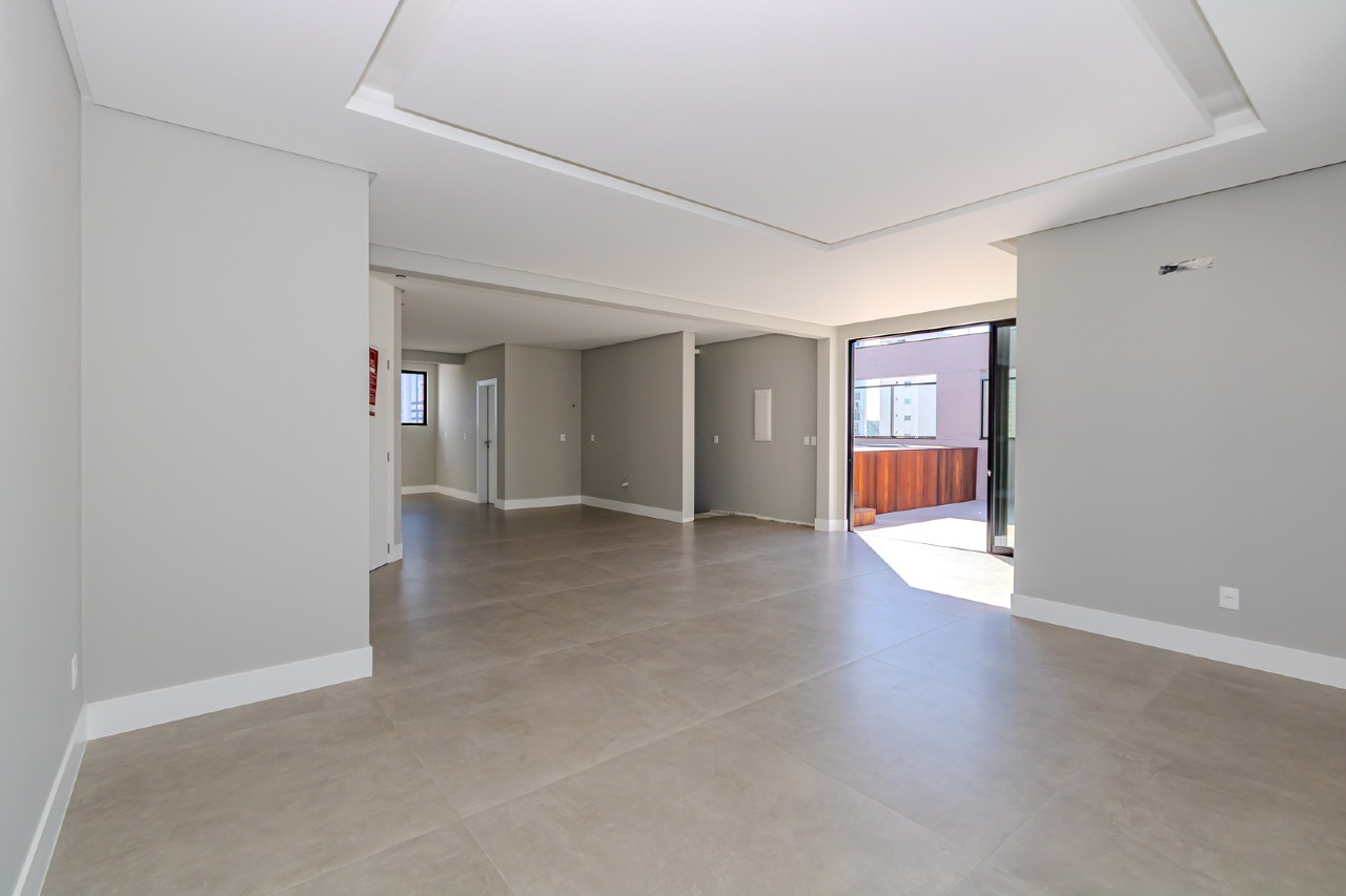 Cobertura à venda no Pioneiros: 