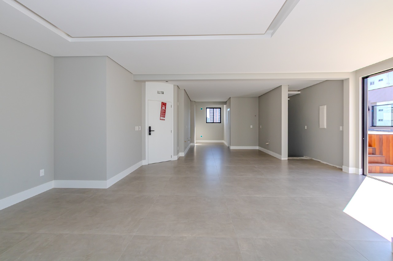 Cobertura à venda no Pioneiros: 