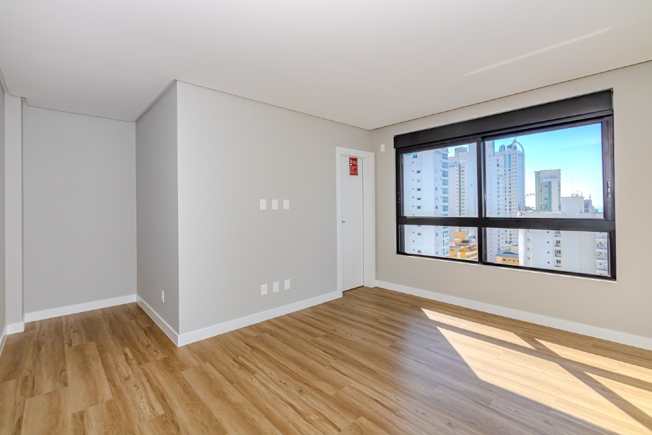 Cobertura à venda no Pioneiros: 