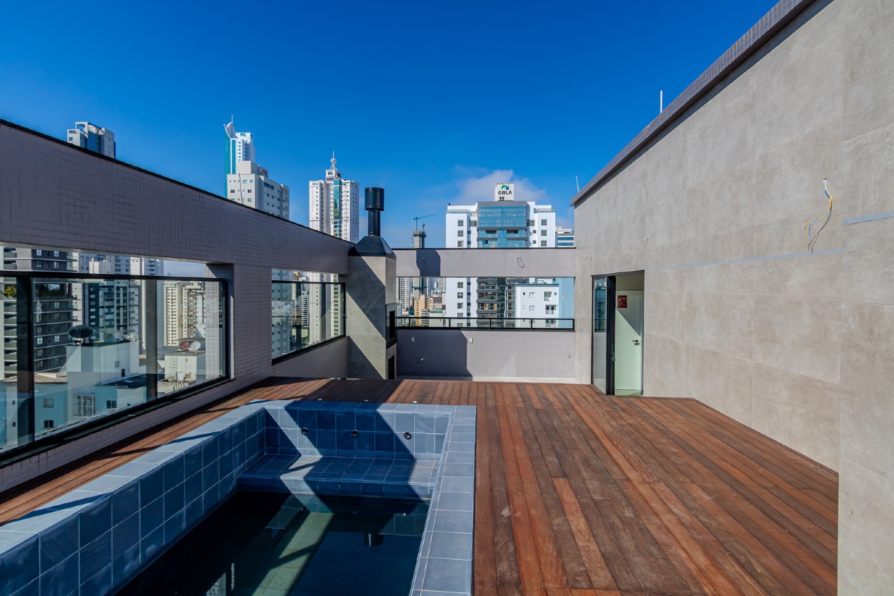 Cobertura à venda no Pioneiros: 