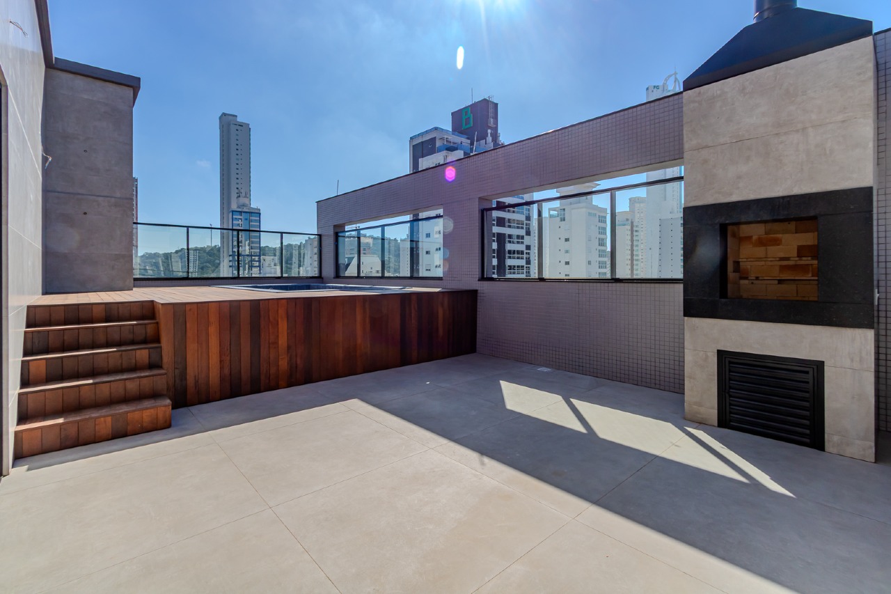 Cobertura à venda no Pioneiros: 