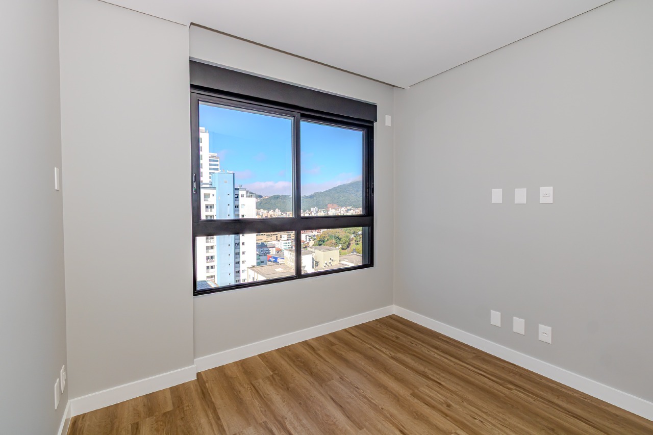 Cobertura à venda no Pioneiros: 