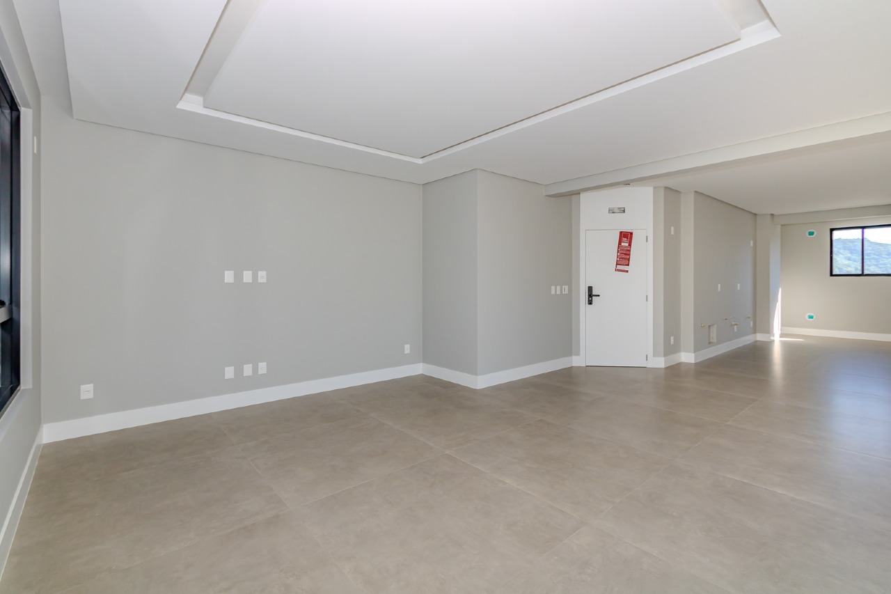 Cobertura à venda no Pioneiros: 