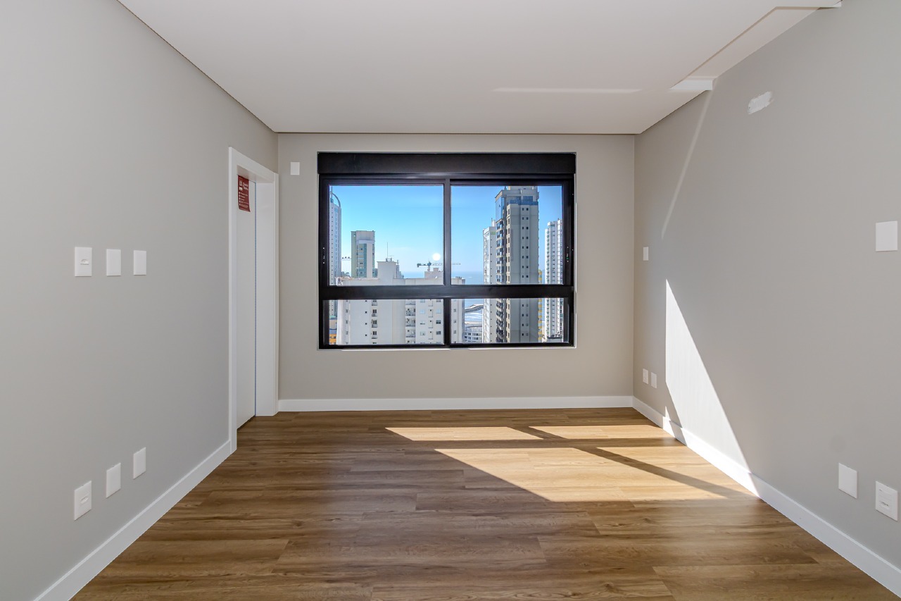 Cobertura à venda no Pioneiros: 