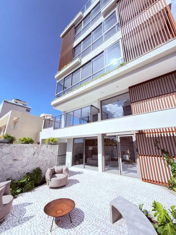 Apartamento à venda no Praia Brava: Fachada do In Exclusive Home vista do pátio do térreo