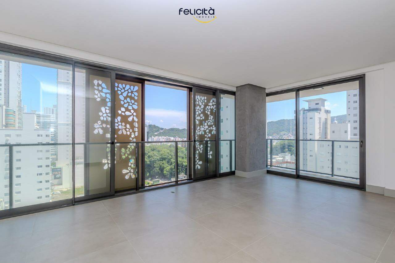 Apartamento de 3 quartos, 248m² no bairro Pioneiros, em Balneário Camboriú | Eu Corretor