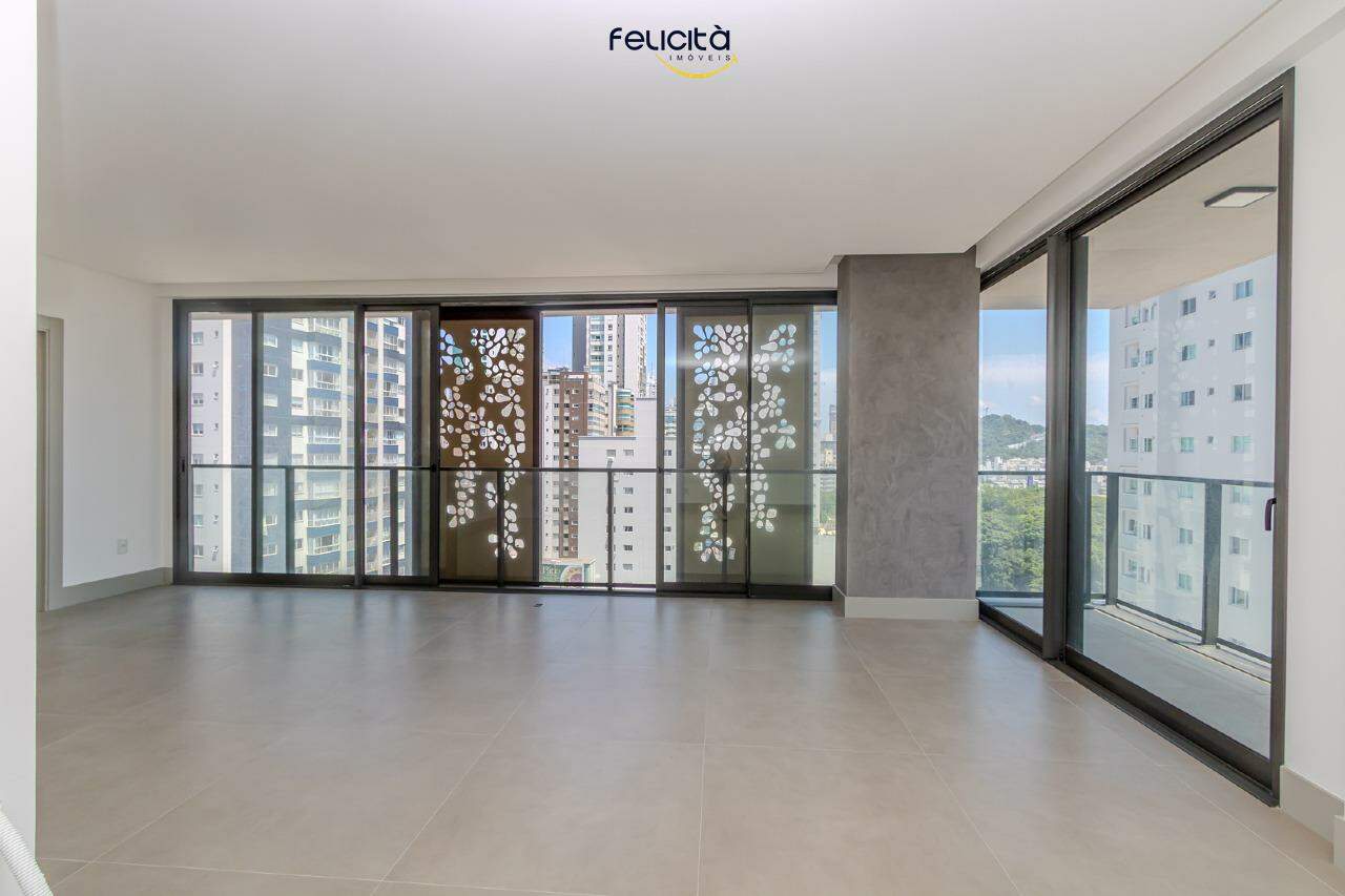 Apartamento de 3 quartos, 248m² no bairro Pioneiros, em Balneário Camboriú | Eu Corretor