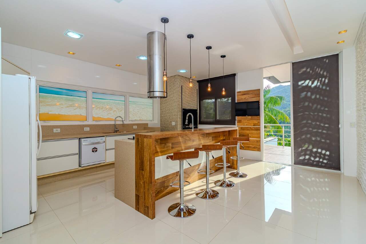 Casa de Condomínio de 3 quartos, 430m² no bairro Ariribá, em Balneário Camboriú | Eu Corretor
