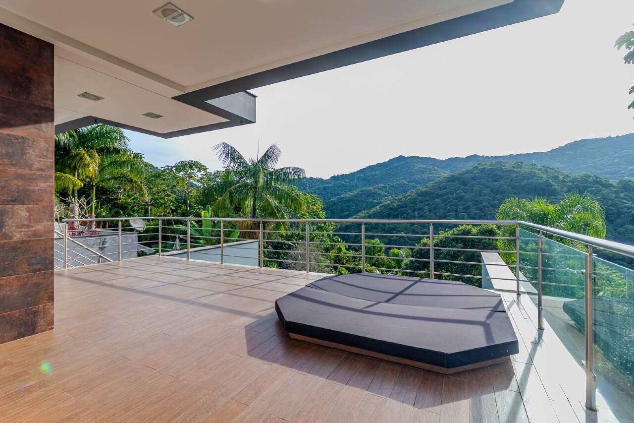 Casa de Condomínio de 3 quartos, 430m² no bairro Ariribá, em Balneário Camboriú | Eu Corretor