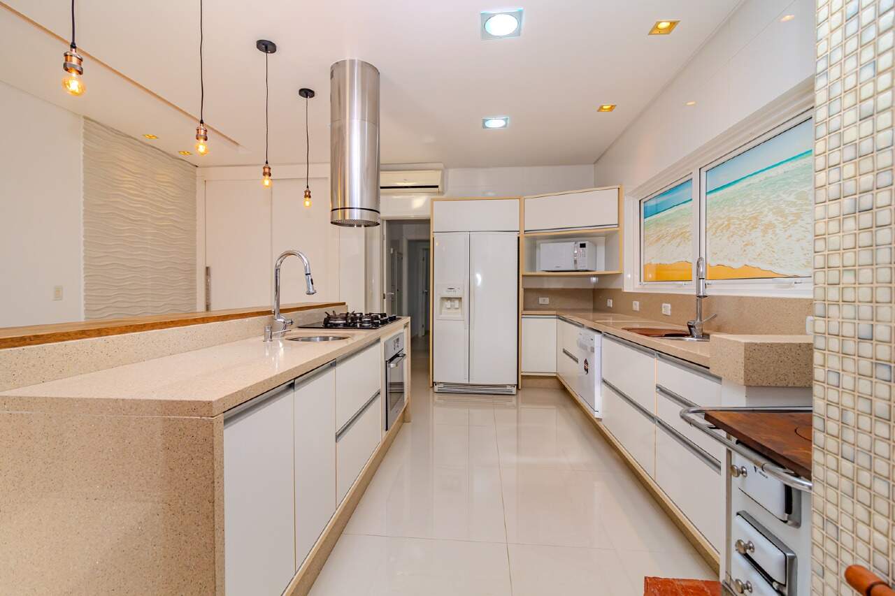 Casa de Condomínio de 3 quartos, 430m² no bairro Ariribá, em Balneário Camboriú | Eu Corretor