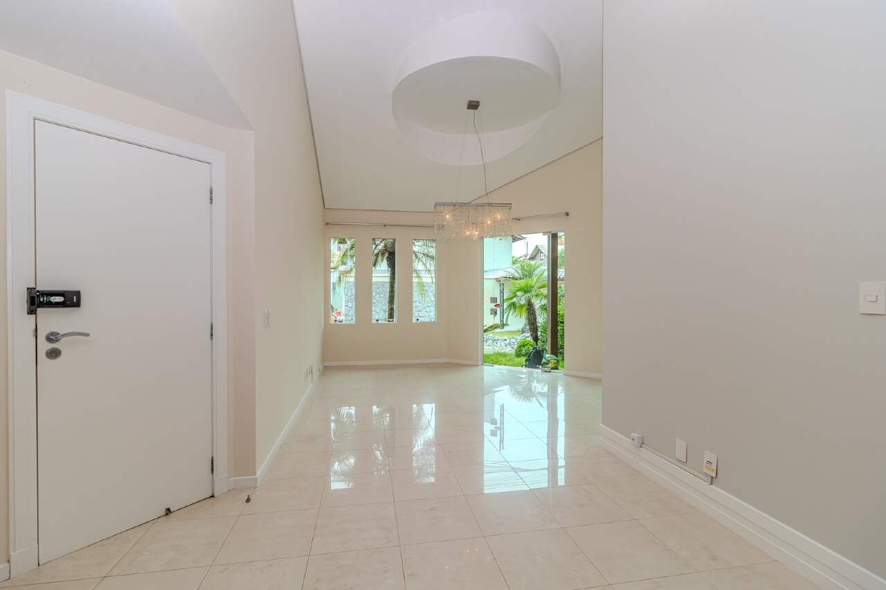 Casa de Condomínio de 3 quartos, 290m² no bairro Ariribá, em Balneário Camboriú | Eu Corretor