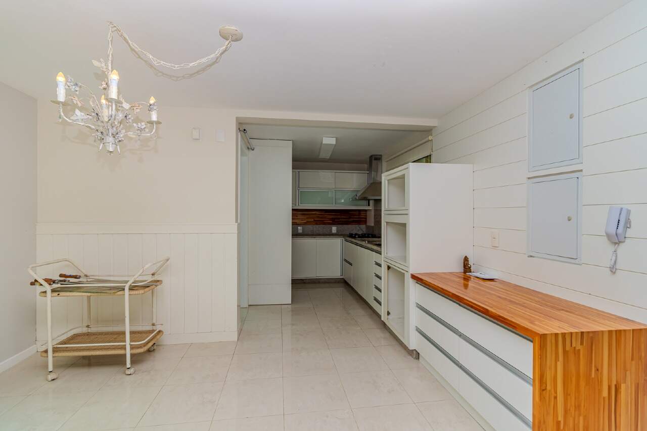 Casa de Condomínio de 3 quartos, 290m² no bairro Ariribá, em Balneário Camboriú | Eu Corretor