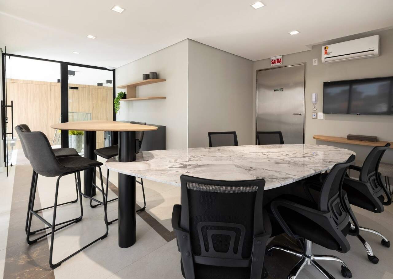 Apartamento diferenciado à venda no Fazenda: Coworking com mesa de reunião