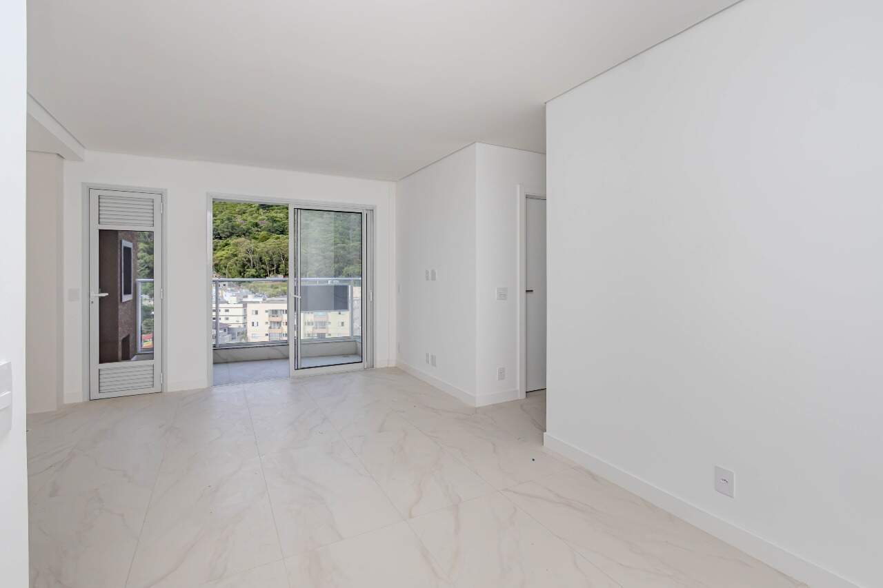 Apartamento à venda no Fazenda: Living com portas para a sacada (foto real de unidade da mesma planta)