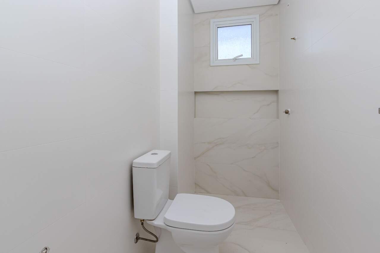 Apartamento à venda no Fazenda: Banheiro com porcelanato (foto real de unidade da mesma planta)