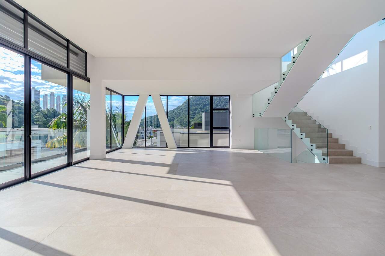 Apartamento de 4 quartos, 823m² no bairro Barra, em Balneário Camboriú | Eu Corretor
