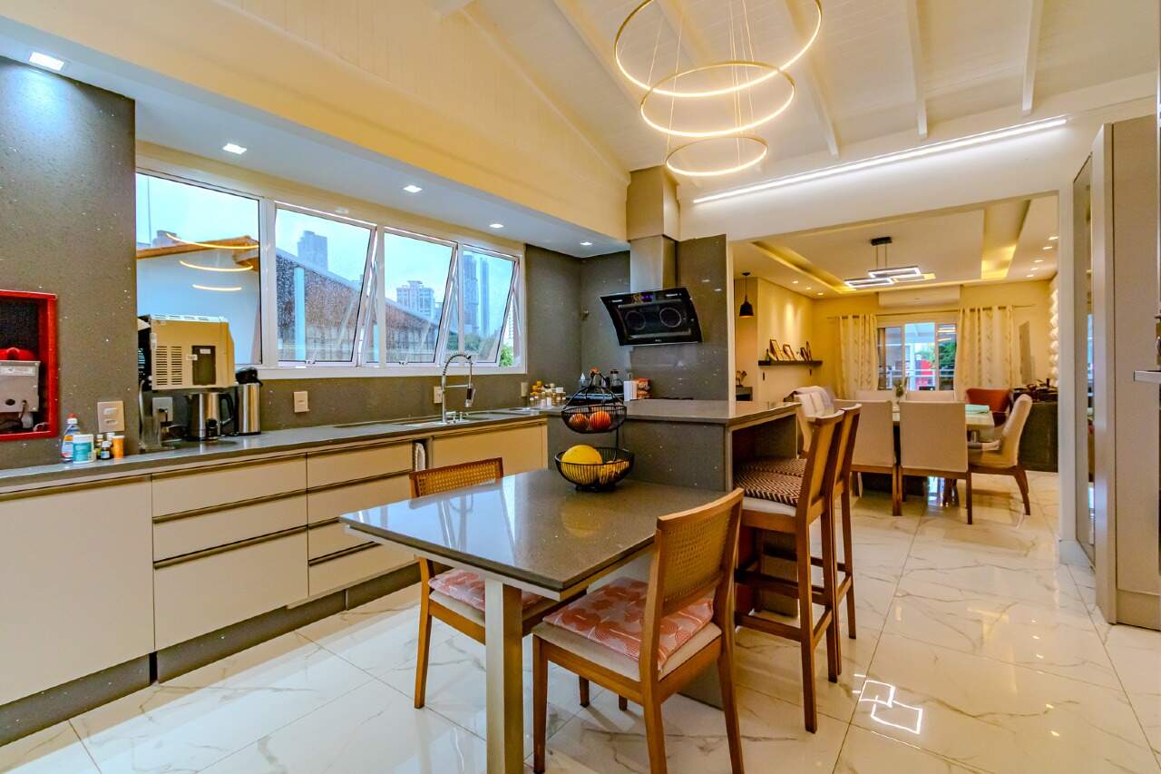 Casa de 2 quartos, 250m² no bairro Centro, em Balneário Camboriú | Eu Corretor