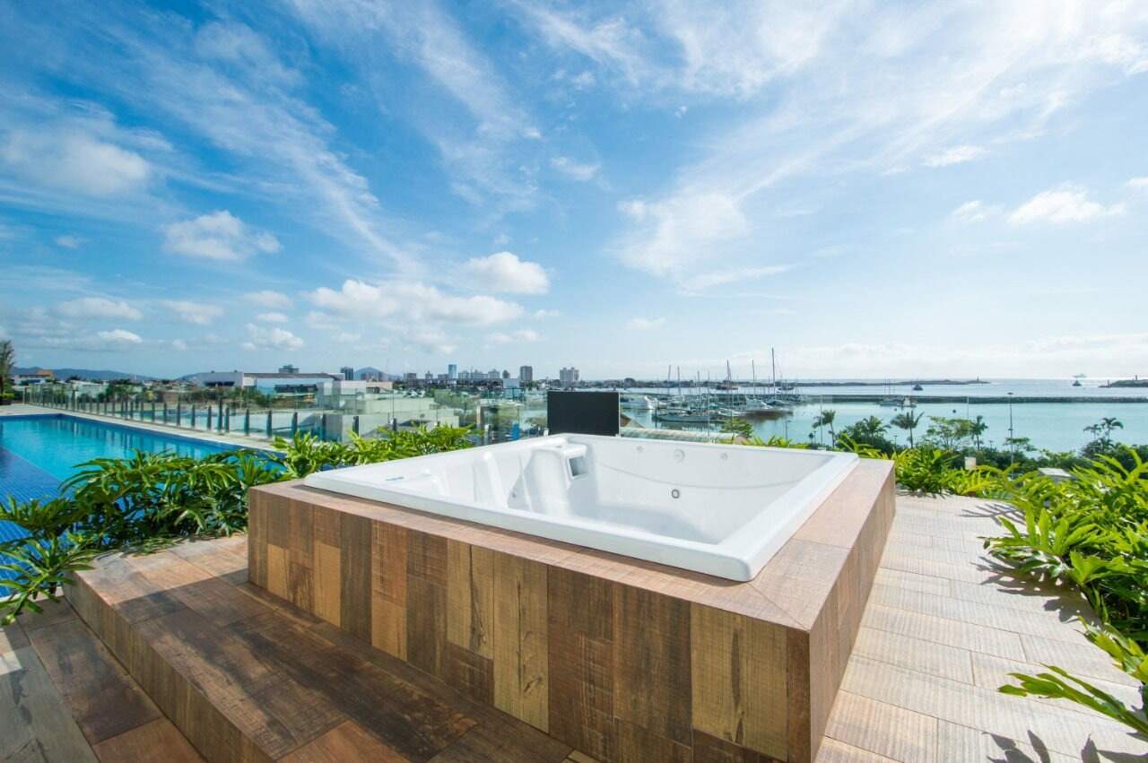 Apartamento à venda no Fazenda: Hidromassagem com vista para o mar