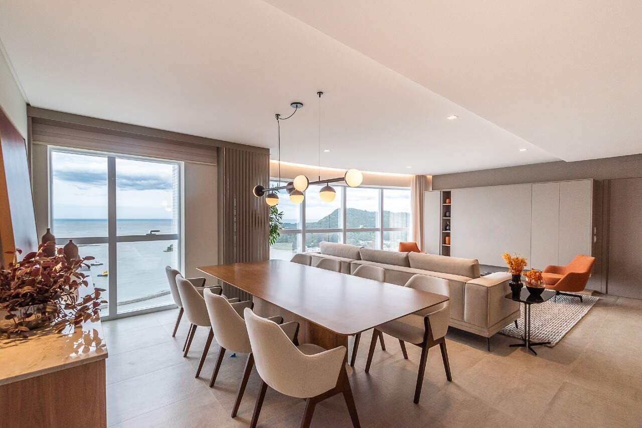 Apartamento à venda no Fazenda: Sala de jantar com vista para o mar