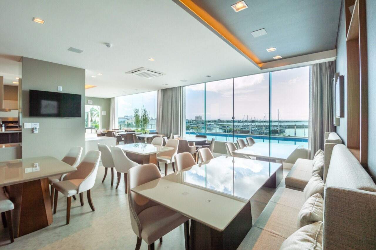 Apartamento à venda no Fazenda: Salão de festas com vista para a piscina