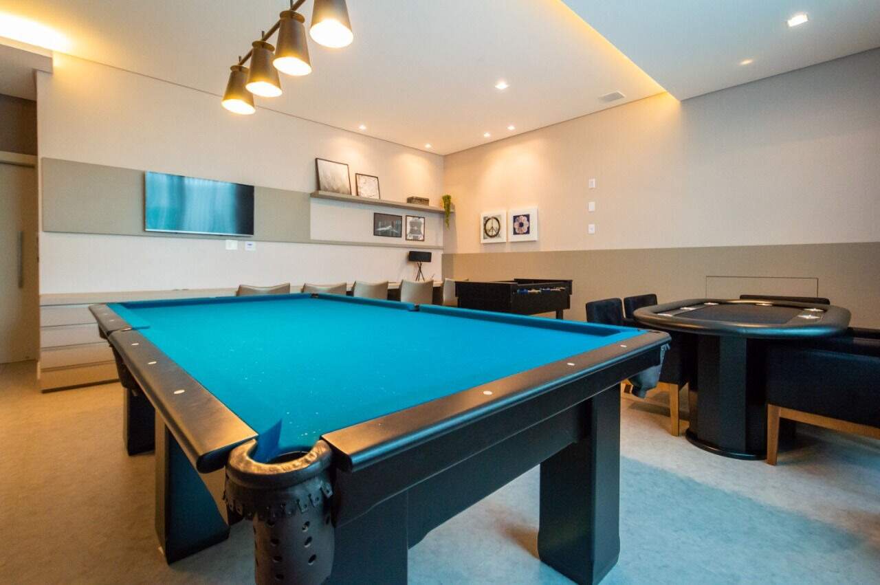 Apartamento à venda no Fazenda: Salão de jogos com mesa de sinuca