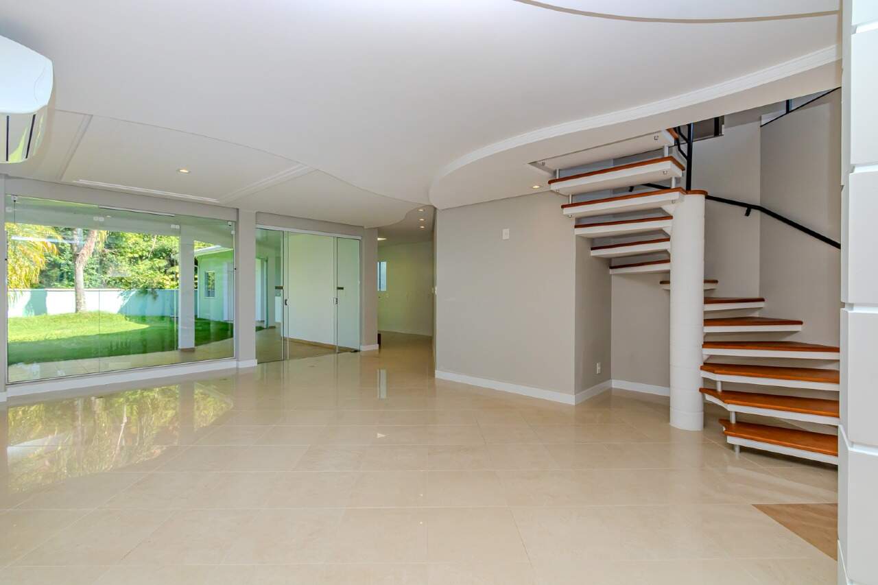 Casa de 3 quartos, 321m² no bairro Praia dos Amores, em Balneário Camboriú | Eu Corretor