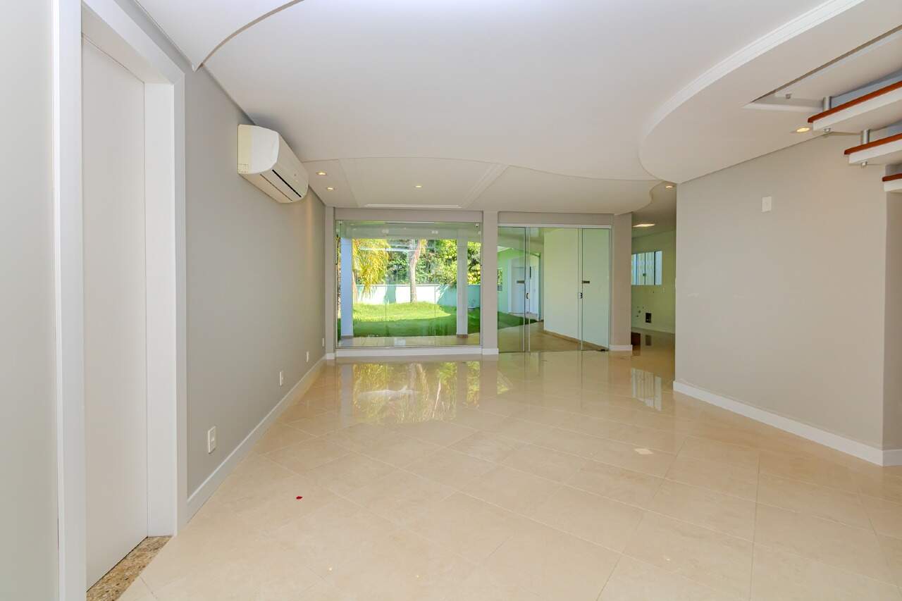 Casa de 3 quartos, 321m² no bairro Praia dos Amores, em Balneário Camboriú | Eu Corretor