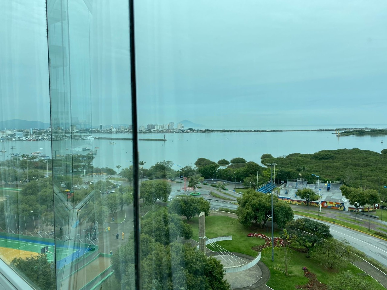 Apartamento à venda no Fazenda: Vista para o Saco da Fazenda e a Beira Rio a partir do apartamento