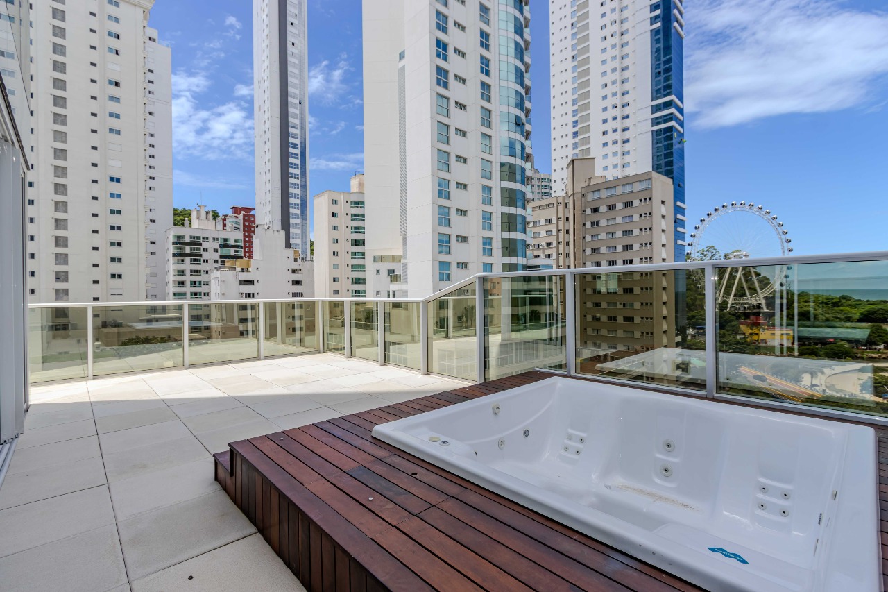 Apartamento à venda no Pioneiros: 