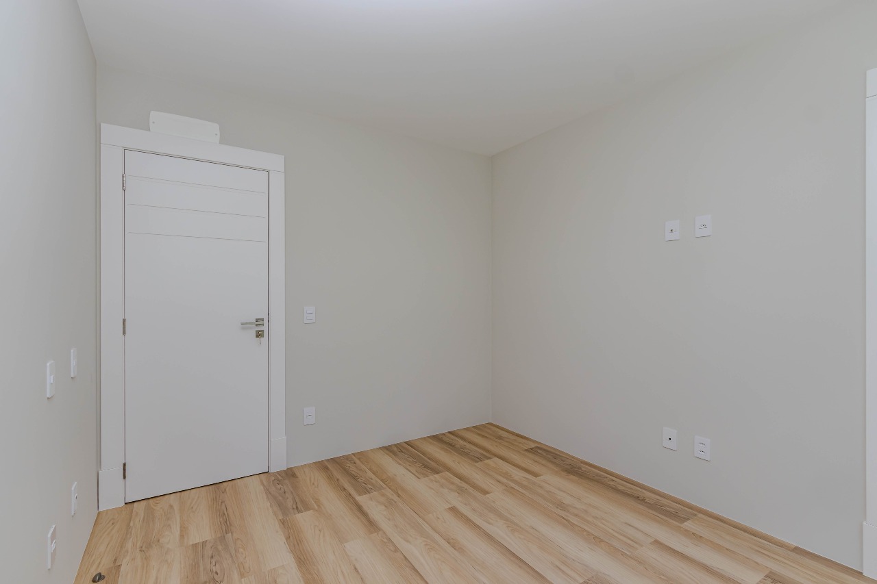 Apartamento à venda no Pioneiros: 