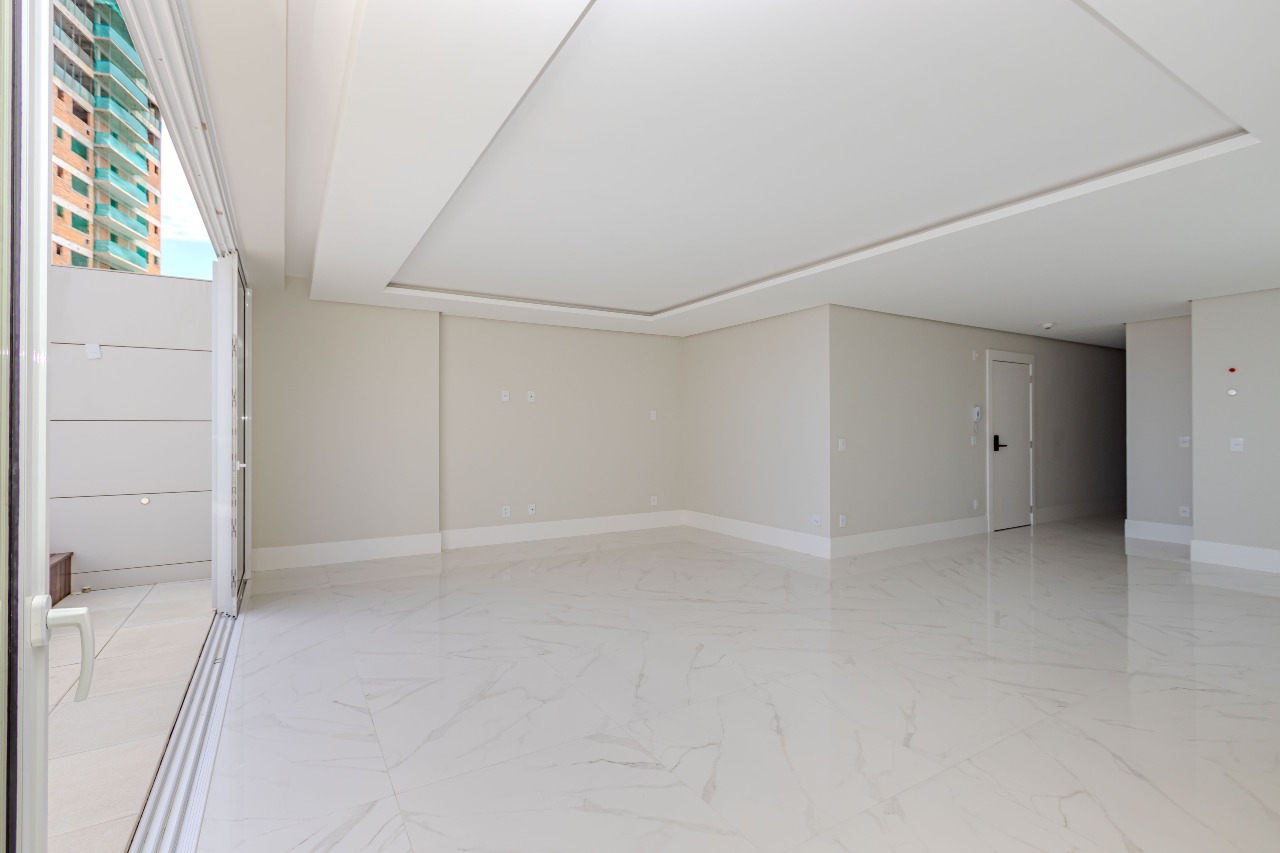 Apartamento à venda no Pioneiros: 