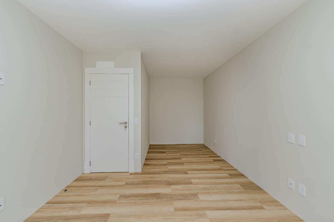 Apartamento à venda no Pioneiros: 