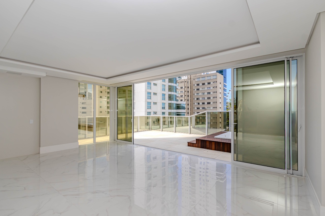 Apartamento à venda no Pioneiros: 