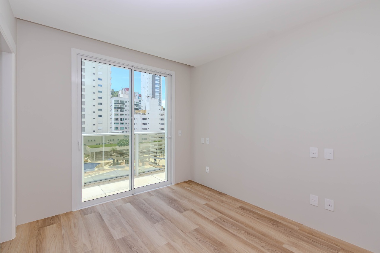 Apartamento à venda no Pioneiros: 