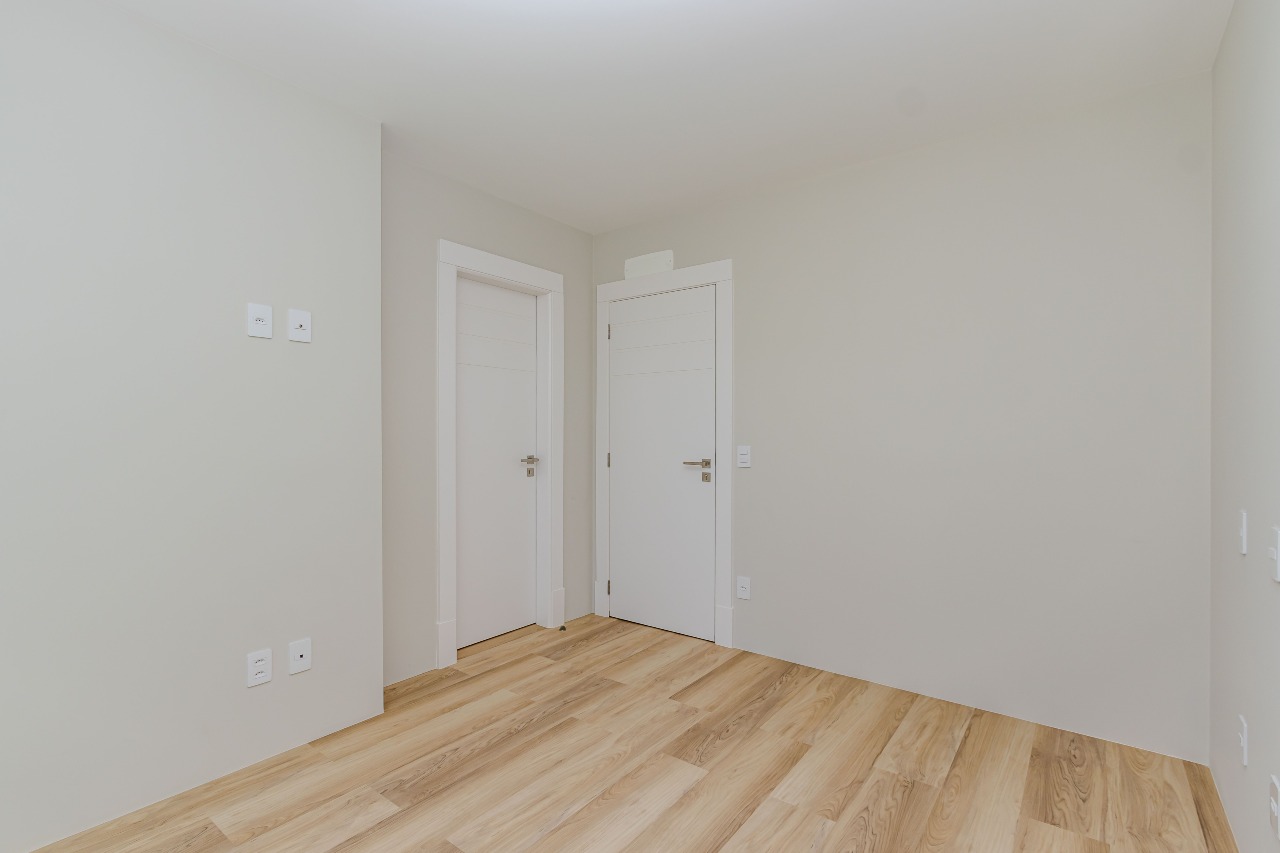 Apartamento à venda no Pioneiros: 