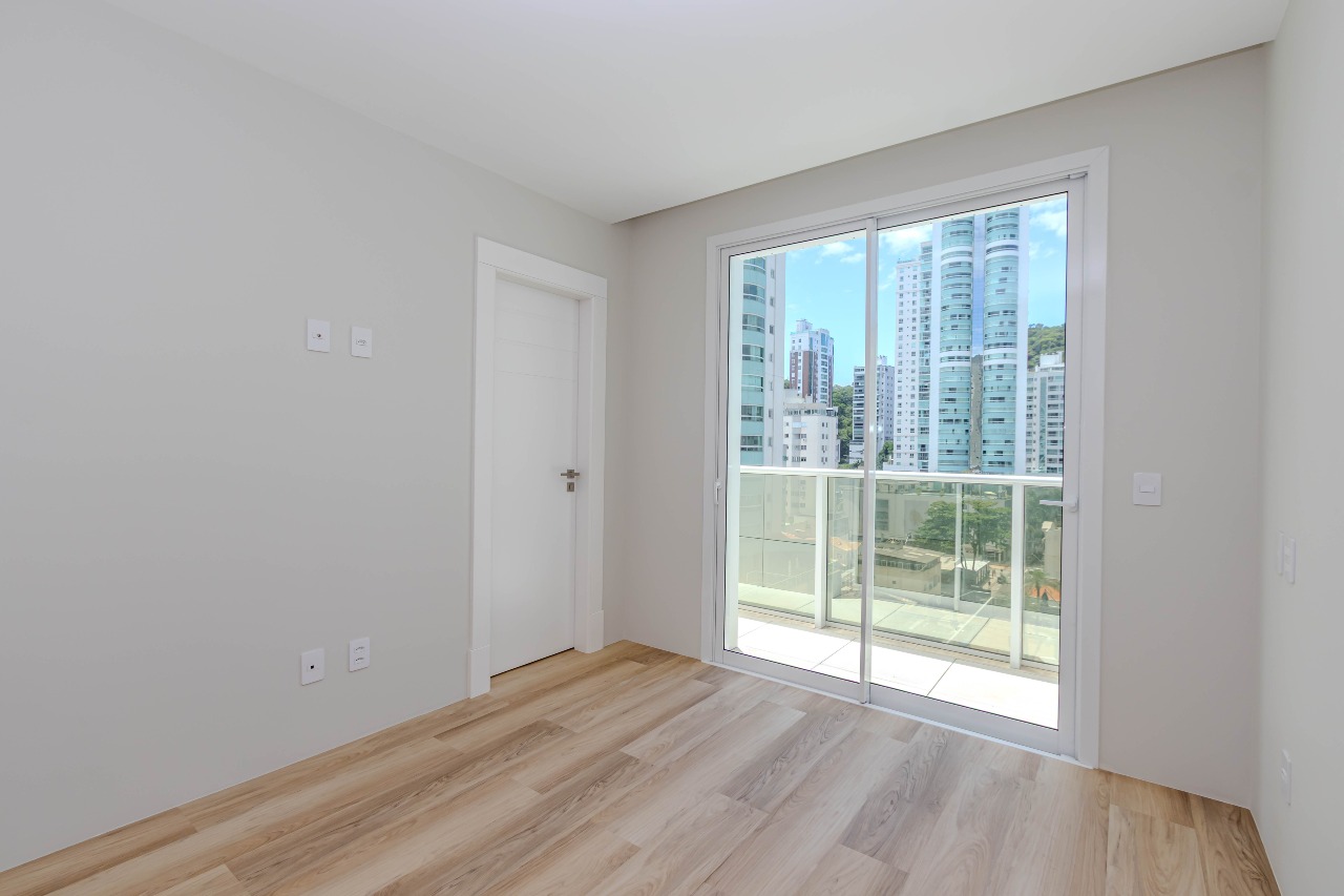 Apartamento à venda no Pioneiros: 