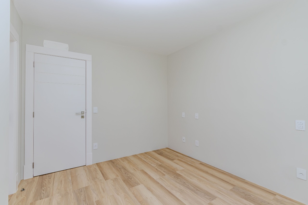 Apartamento à venda no Pioneiros: 