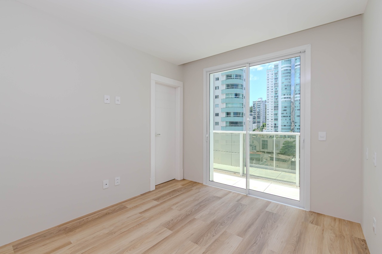 Apartamento à venda no Pioneiros: 